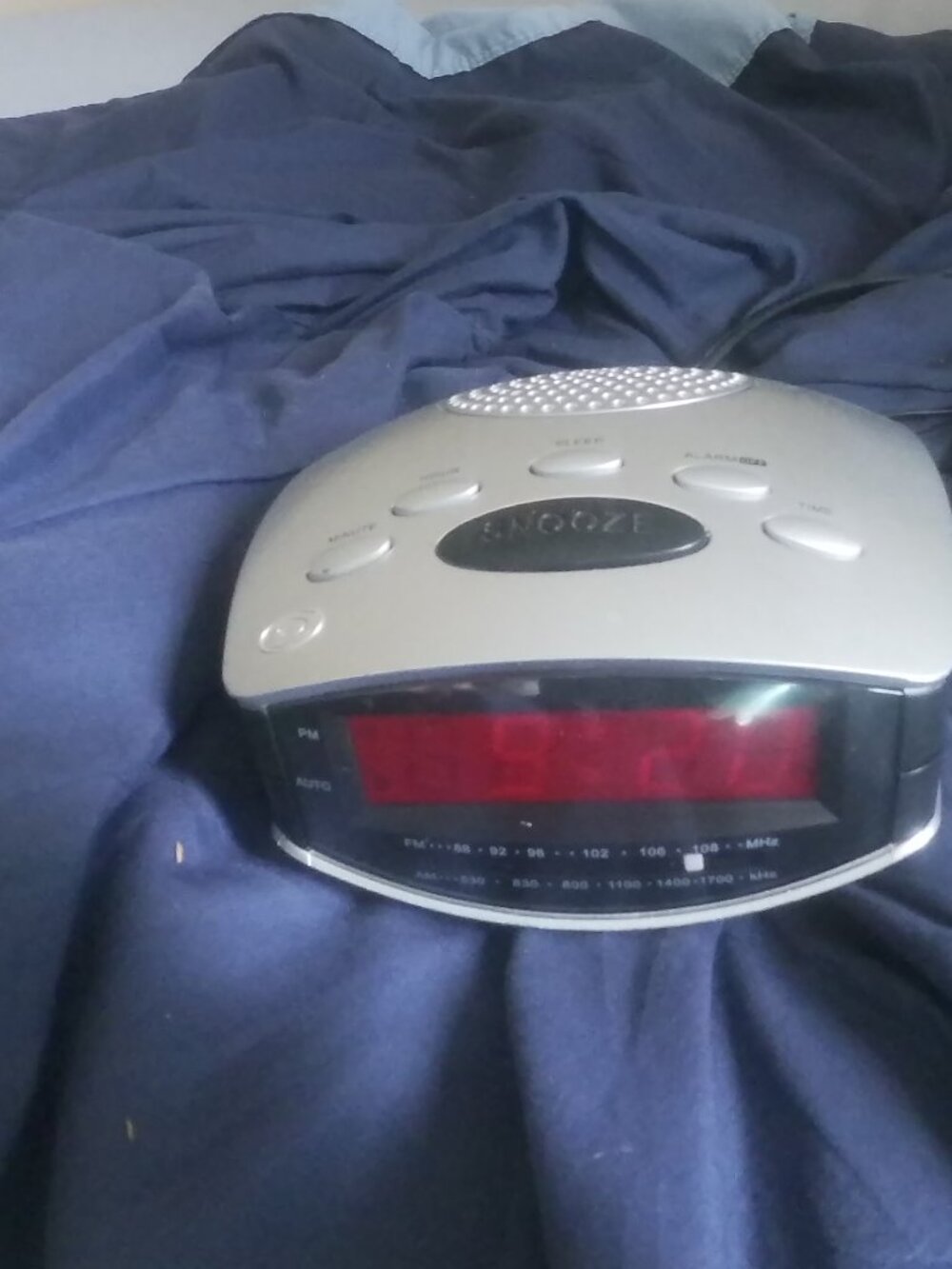 Durabrand AM/FM Alarm Clock Radio Model CR-502 w/ Red Display TESTED AND WORKING